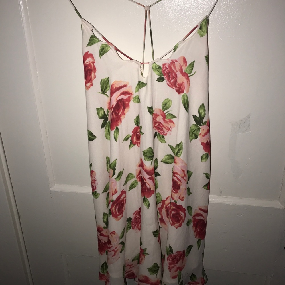 Rose flow dress with cross back. Great shape!